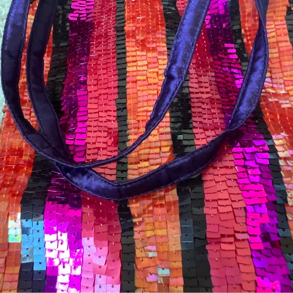 Vintage Guess mini sequin purse! - Picture 4 of 8